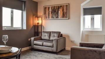 Signature Apartment, City View | Living area