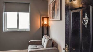 Signature Apartment, City View | Interior