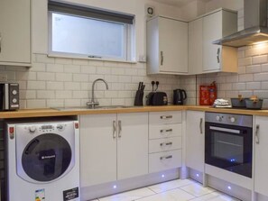 Luxury-Apartment, Stadtblick | Eigene Küche | Mini-Kühlschrank, Herdplatte, Kochgeschirr/Geschirr/Besteck