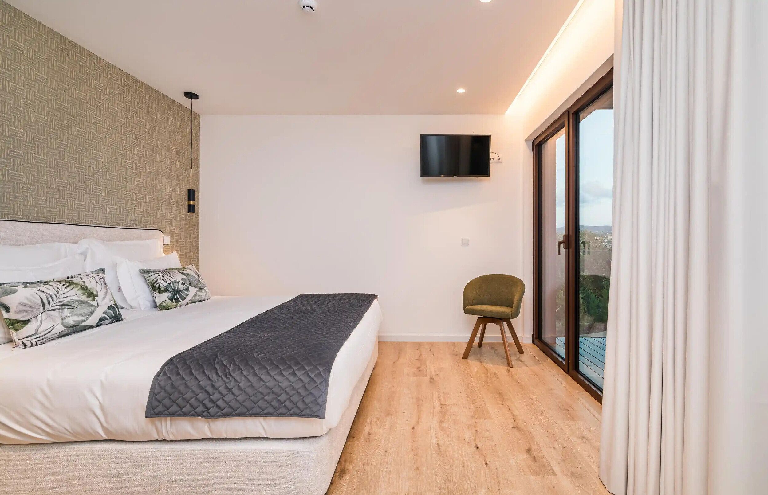 Caja fuerte, wifi gratis, ropa de cama