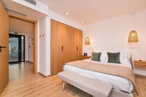 In-room safe, free WiFi, bed sheets