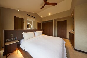Deluxe Double Room with Sea View  | Free minibar, in-room safe, individually decorated, free WiFi