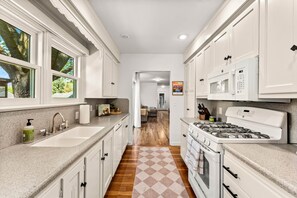 Fridge, microwave, oven, stovetop - Steps to Downtown | North End Gem (Boise)