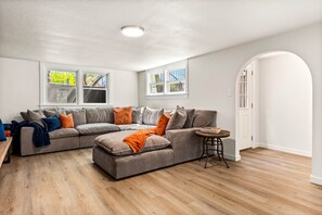 TV, fireplace, stereo - Steps to Downtown | North End Gem (Boise)