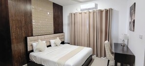 3 bedrooms, desk, iron/ironing board, free WiFi