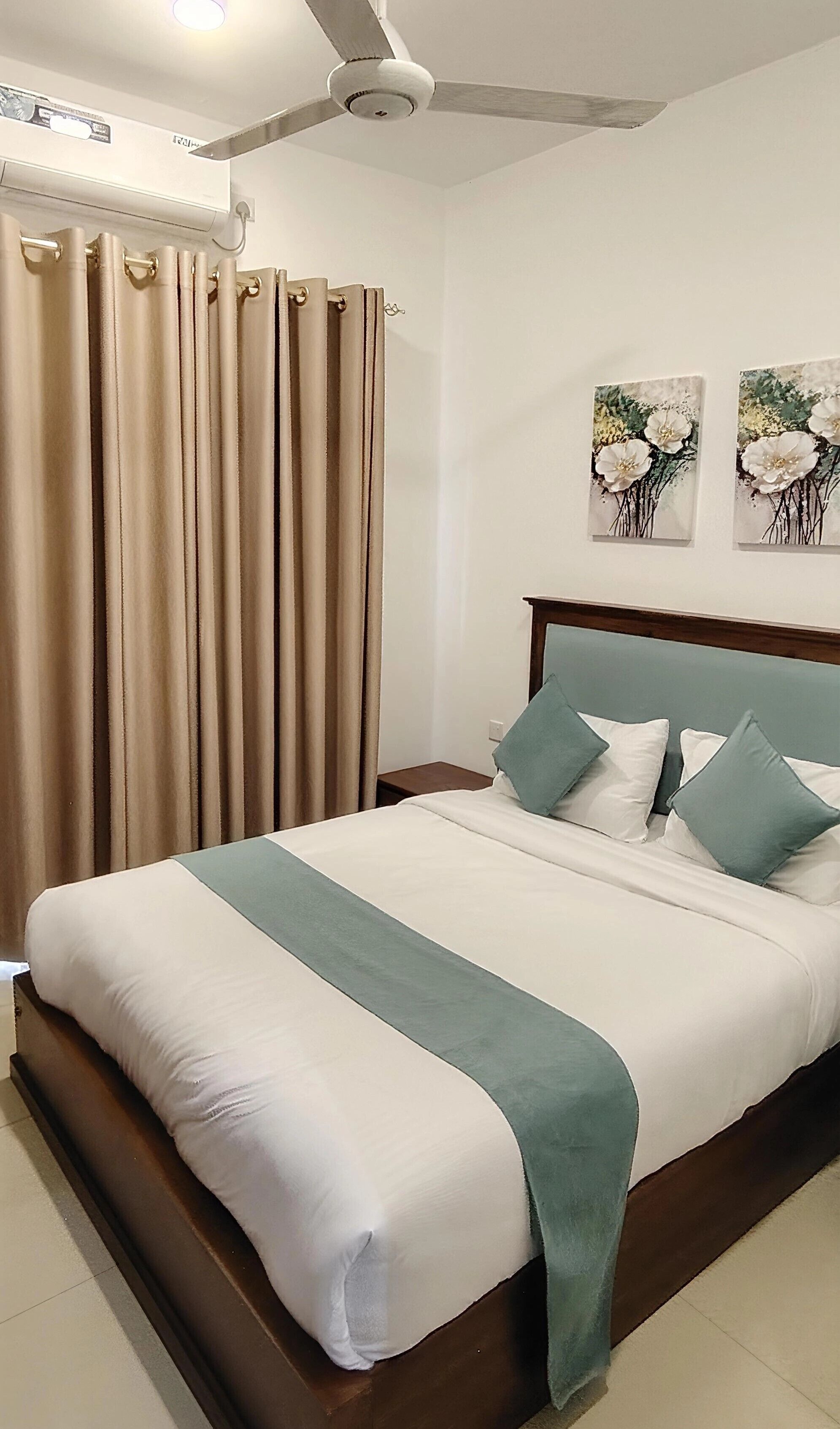 3 bedrooms, desk, iron/ironing board, free WiFi