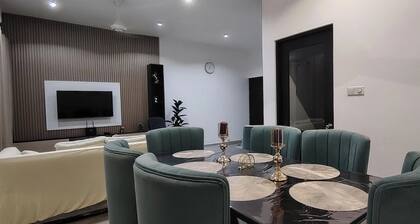 Luxury 3BR Family Resort Apt-Negombo Airport-Pool, Waterpark, Gym & Sport Court