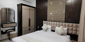 3 slaapkamers, een bureau, een strijkplank/strijkijzer, gratis wifi
