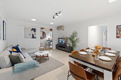 Great Value for Groups | Central Location w/ Pool