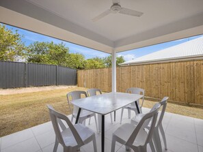 Outdoor dining - Brand New Family Home | Space, Comfort & Location (Park Ridge)