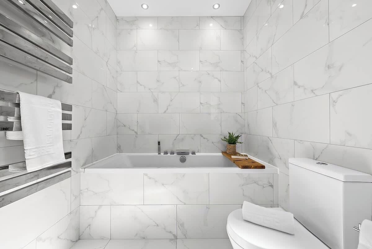 Shower, hair dryer, towels, shampoo
