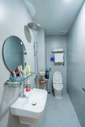 Slippers, towels, soap, shampoo - Trang An Harmony Hotel (Hoa Lư)
