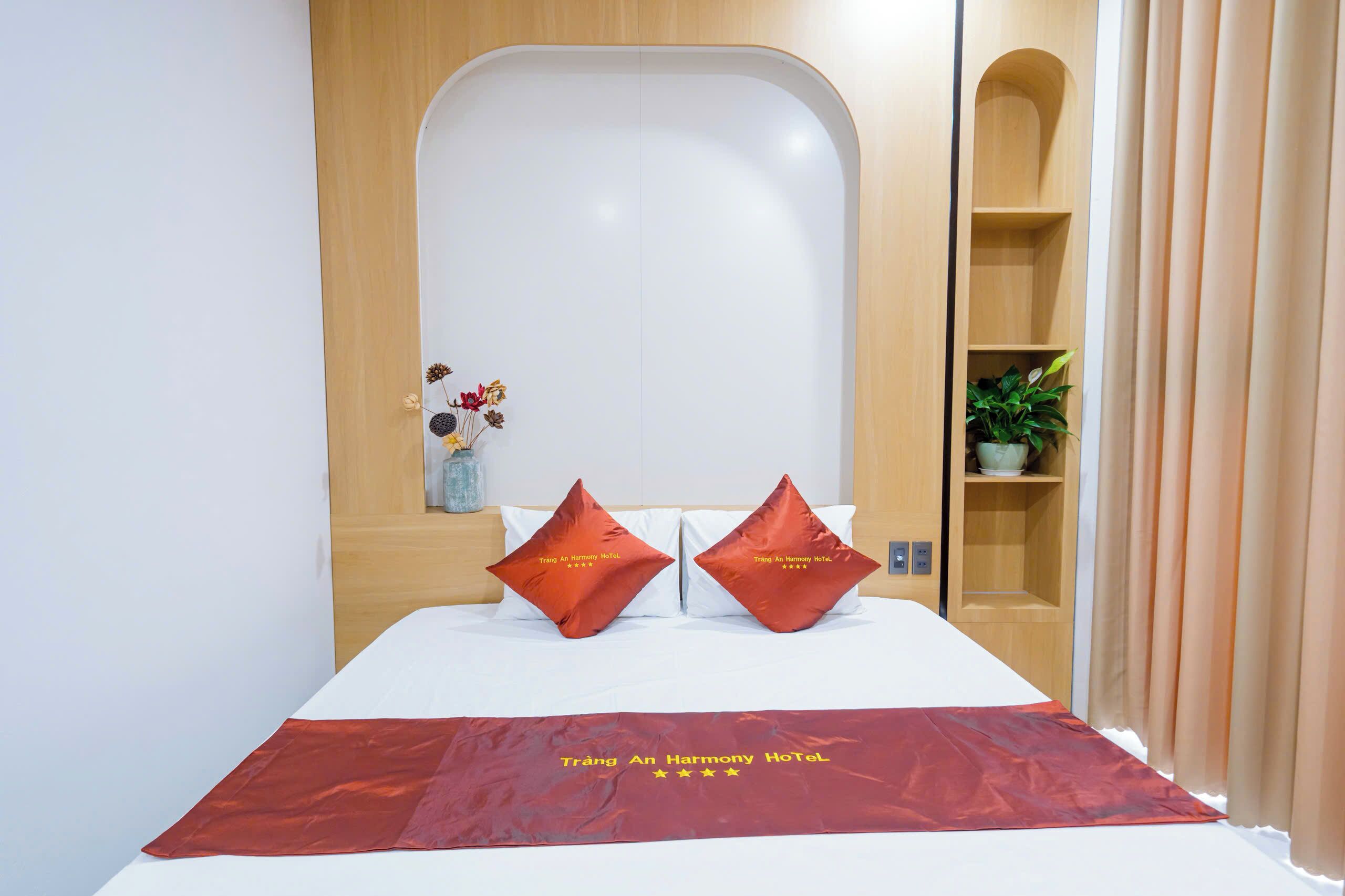 Superior Double Room, City View | Desk, laptop workspace, blackout curtains, soundproofing