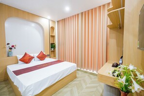 Deluxe Double Room, Park View | Desk, laptop workspace, blackout curtains, soundproofing - Trang An Harmony Hotel (Hoa Lư)