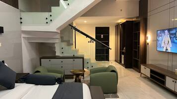 Duplex, City View | Desk, laptop workspace, free WiFi