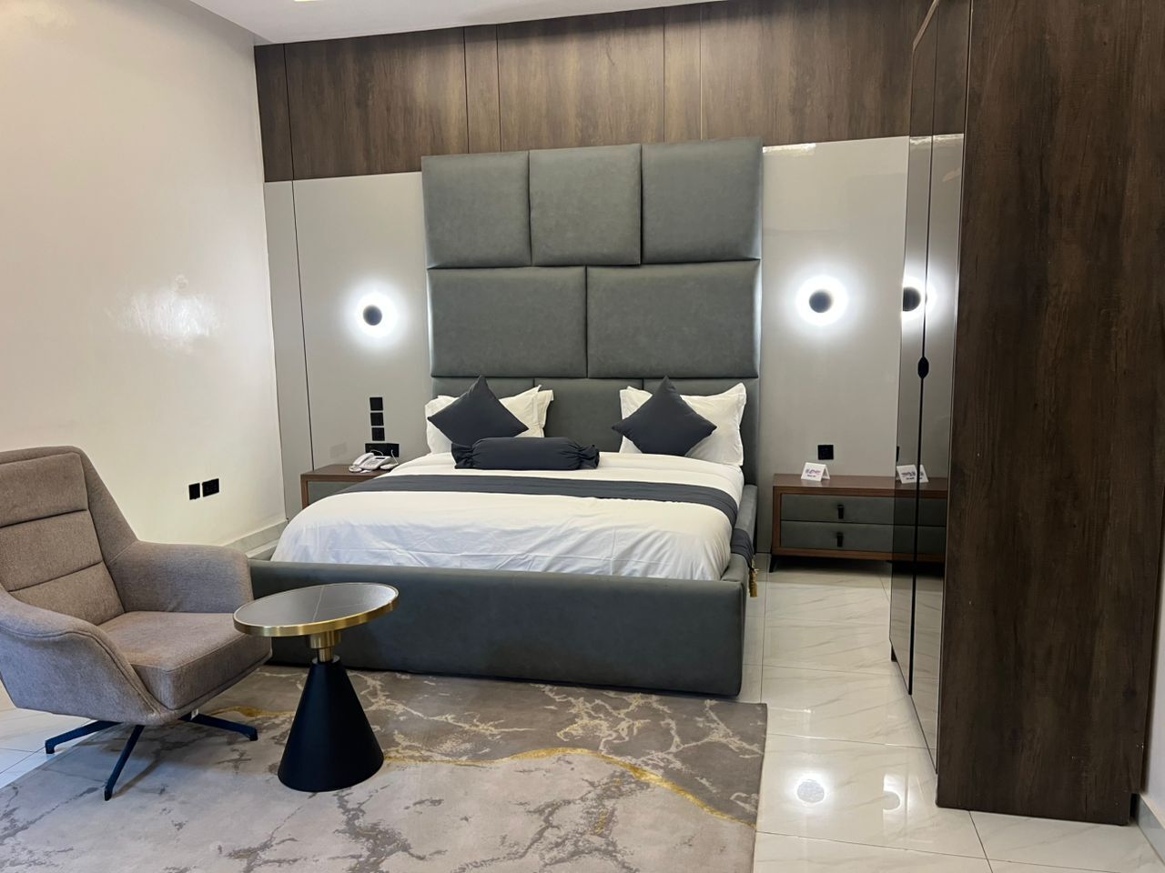 Suite, City View | Desk, laptop workspace, free WiFi