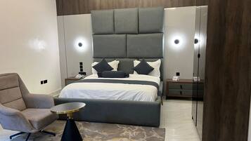 Suite, City View | Laptop workspace, soundproofing, free WiFi, bed sheets