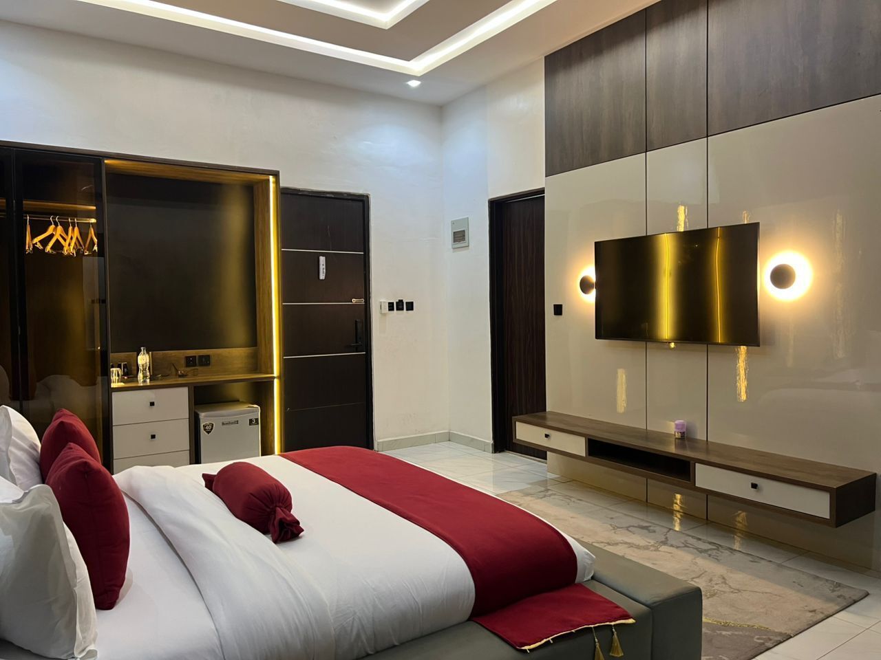 Classic Room, City View | Desk, laptop workspace, free WiFi