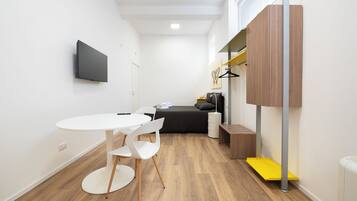 Standard Double Room, Mobility Accessible | Dining