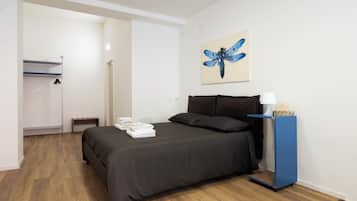 Standardzimmer, 1 Queen-Bett und Schlafsofa, Mikrowelle | Schreibtisch, kostenloses WLAN
