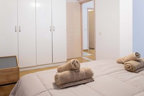 Iron/ironing board, travel cot, WiFi, bed sheets - Sinani Beachfront Gems Rhodes - Jacuzzi Apartment (Pefki)