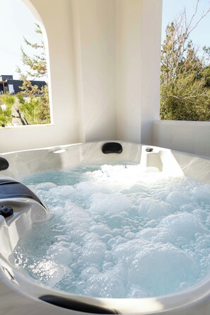 Outdoor spa tub - Sinani Beachfront Gems Rhodes Jacuzzi Escape (Pefki)