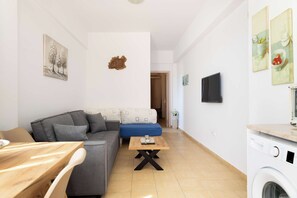 TV - Sinani Beachfront Gems Rhodes Jacuzzi Escape (Pefki)