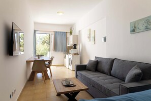 TV - Sinani Beachfront Gems Rhodes Jacuzzi Haven (Pefki)