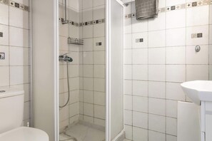Shower, hair dryer, towels, shampoo - Sinani Beachfront Gems Rhodes Jacuzzi Haven (Pefki)