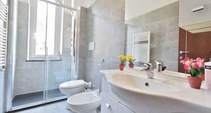 A bright and welcoming 53 square meters apartment, perfect for five people, located on the third floor of a building without an elevator.The property is located in the quiet Borgoratti neighborhood, a residential area well connected to Genoa's city cente