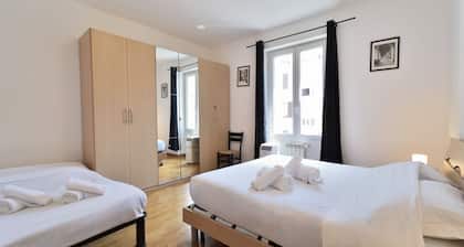 A bright and welcoming 53 square meters apartment, perfect for five people, located on the third floor of a building without an elevator.The property is located in the quiet Borgoratti neighborhood, a residential area well connected to Genoa's city cente