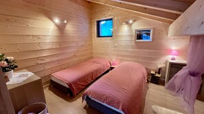 Desk, iron/ironing board, travel cot, free WiFi - Vrbo Property (Samoëns)
