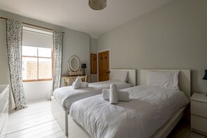 Iron/ironing board, free WiFi, bed sheets - Devon Cottage | Elie (Elie)