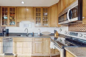 Fridge, microwave, oven, stovetop - Bodega Bay Dog-Friendly Ocean-View Cottage with Hot Tub (Bodega Bay)