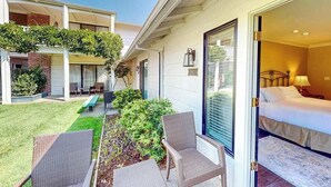 A hotel room with a bed, a nightstand, and a window. - Napa Silverado condo with private patio, hot tub & pool access (Napa)