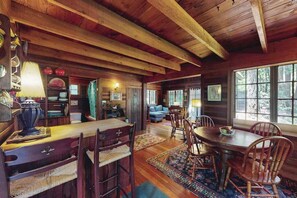 Dining - Cazadero Dog-Friendly Cottage for Two with Hot Tub (Cazadero)