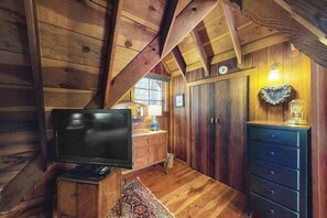 Interior - Cazadero Dog-Friendly Cottage for Two with Hot Tub (Cazadero)
