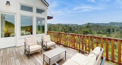 Calistoga 3BR hilltop home with private pool, hot tub & views