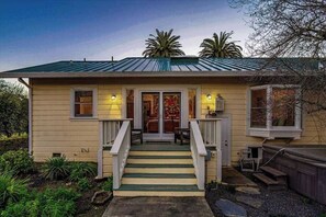 Exterior - Healdsburg Dog-Friendly Vineyard Farmhouse and Hot Tub (Healdsburg)