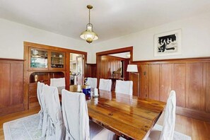 Dining - Healdsburg Dog-Friendly Vineyard Farmhouse and Hot Tub (Healdsburg)