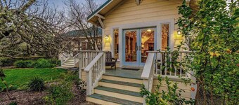 Healdsburg Dog-Friendly Vineyard Farmhouse and Hot Tub