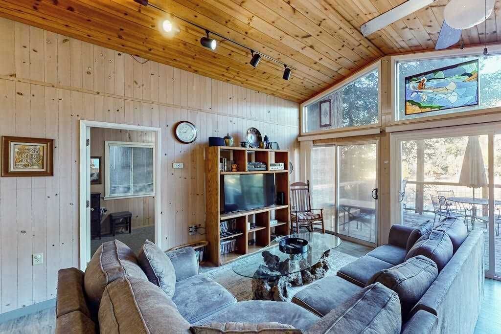 Guerneville Dog-friendly Riverfront Cabin With Outdoor Kitchen - Guerneville, CA