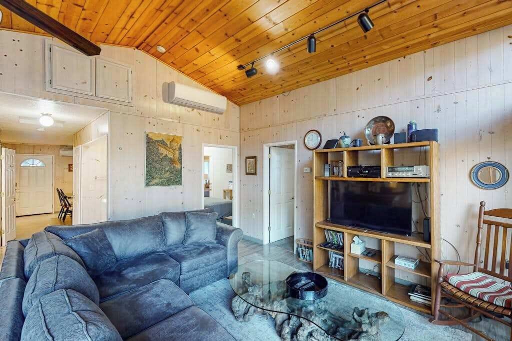 Fernseher, Kamin, DVD-Player, Arbeitsbereiche