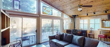 TV, fireplace, DVD player, offices