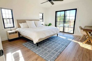 Tabla de planchar con plancha, wifi y ropa de cama 
