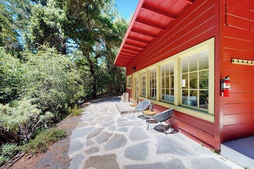Secluded Forest Home near Guerneville with Hot Tub