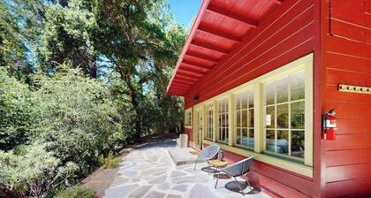 Secluded Forest Home near Guerneville with Hot Tub