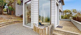 Bodega Bay 3BR ocean-view home with game room & two king suites