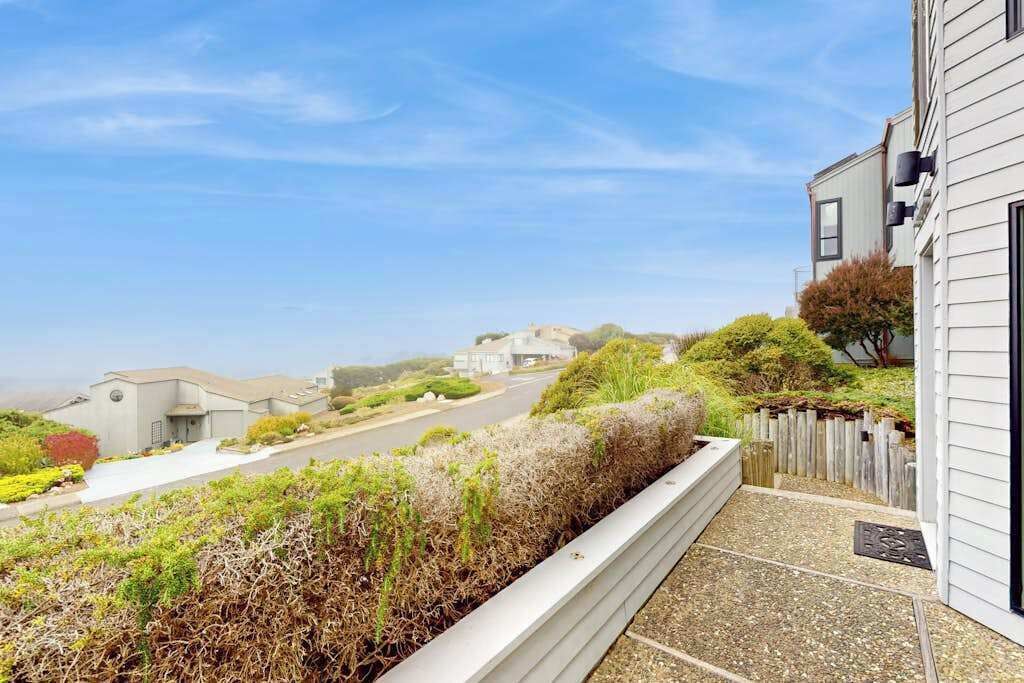 Step outside to your private Bodega Bay patio where coastal breezes and neighborhood rooftop views set the scene for your Sonoma Coast escape