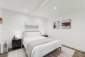Desk, WiFi, bed sheets